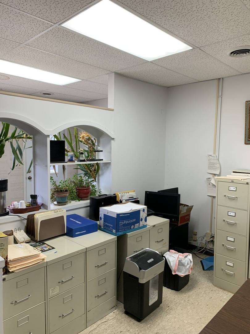 634 W Algonquin RD, Des Plaines, IL 60016
