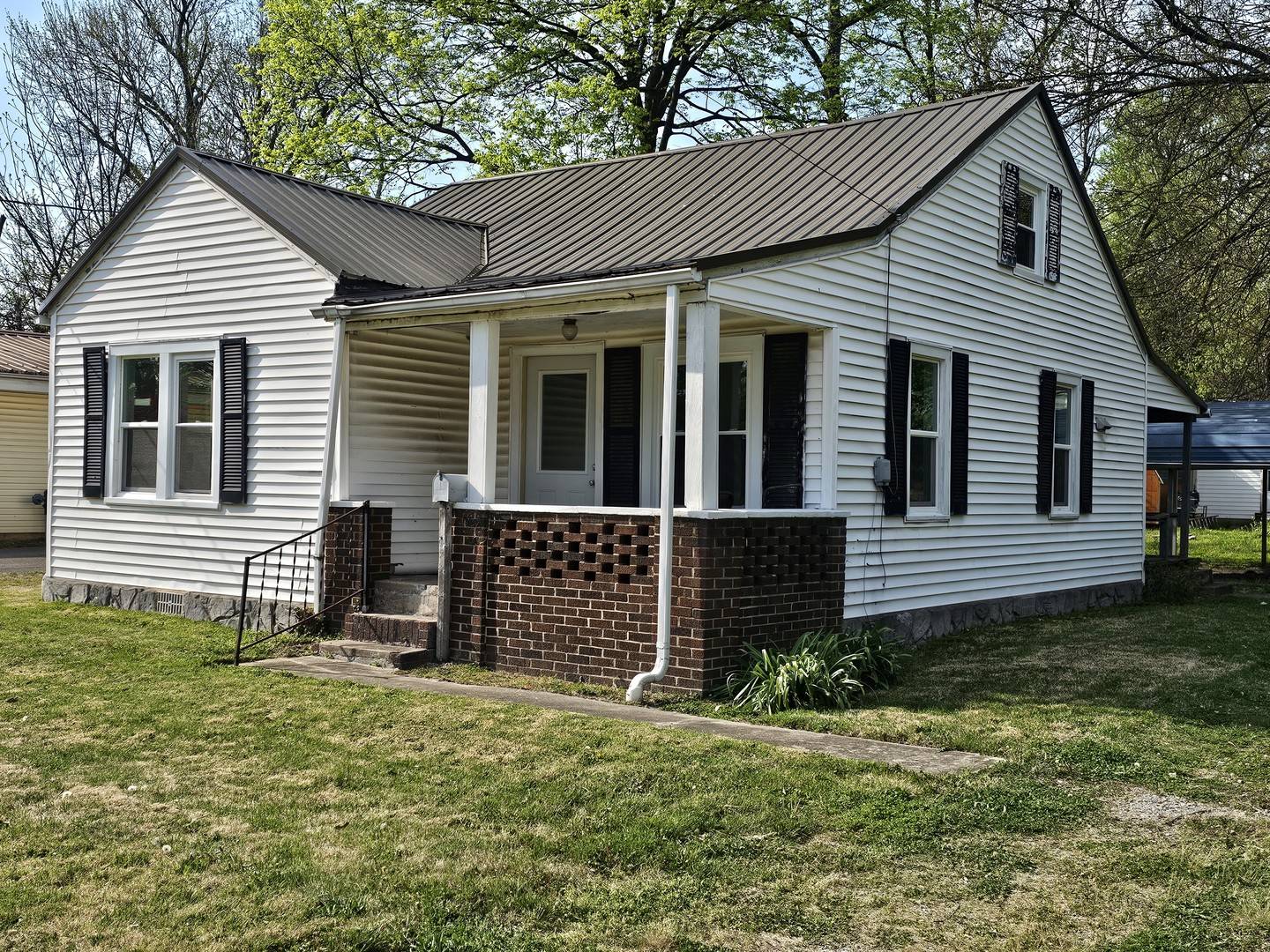 415 E Johnson ST, Fairfield, IL 62837