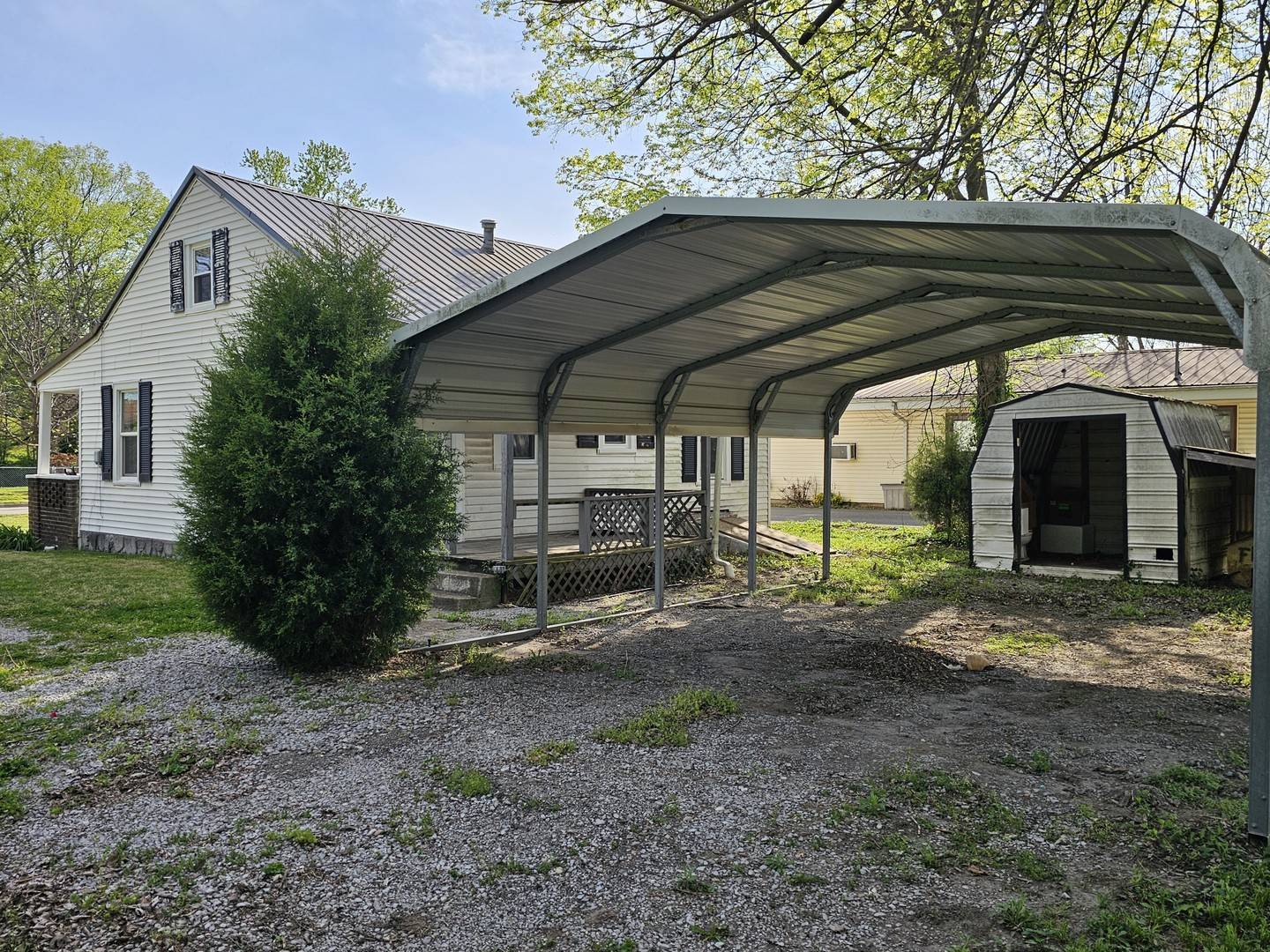 415 E Johnson ST, Fairfield, IL 62837