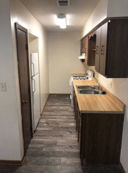 1320 E 38th ST #4, Davenport, IA 52807