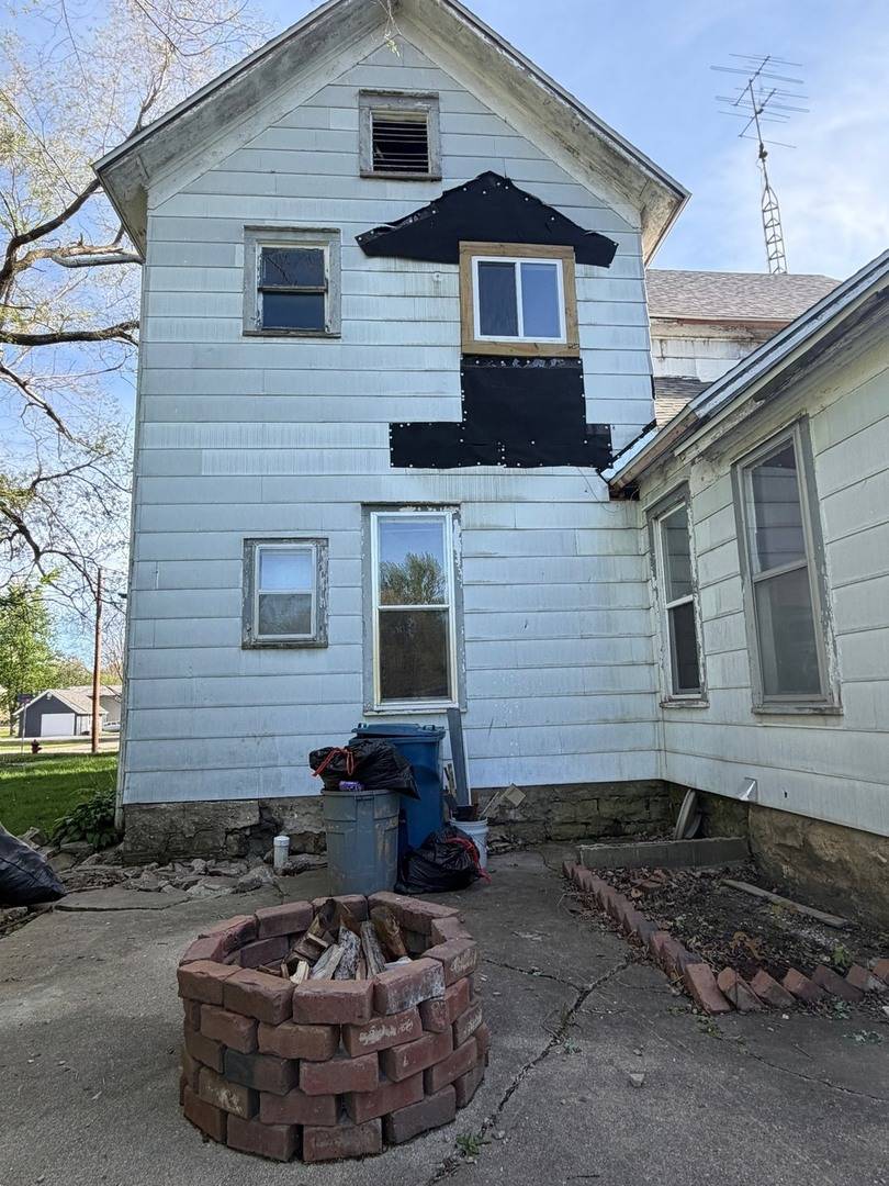 385 E Main ST, Sheldon, IL 60966