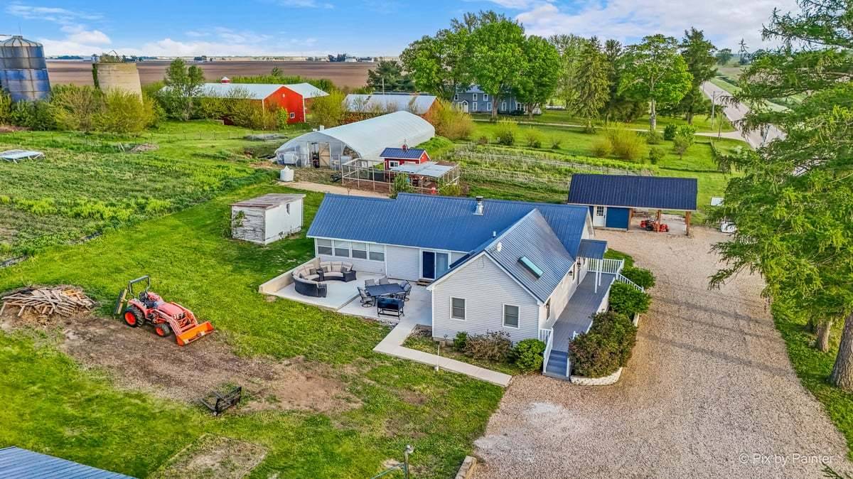 2S919 Dauberman RD, Elburn, IL 60119
