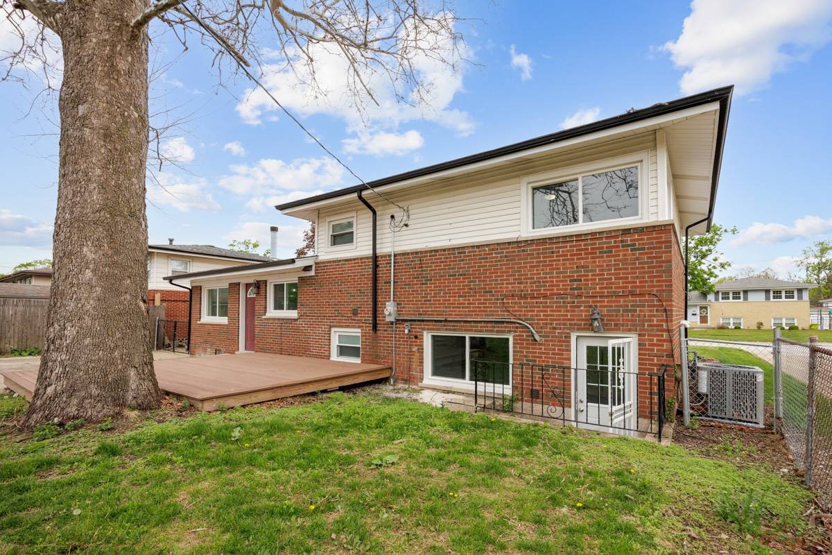 90 Peyton DR, Chicago Heights, IL 60411