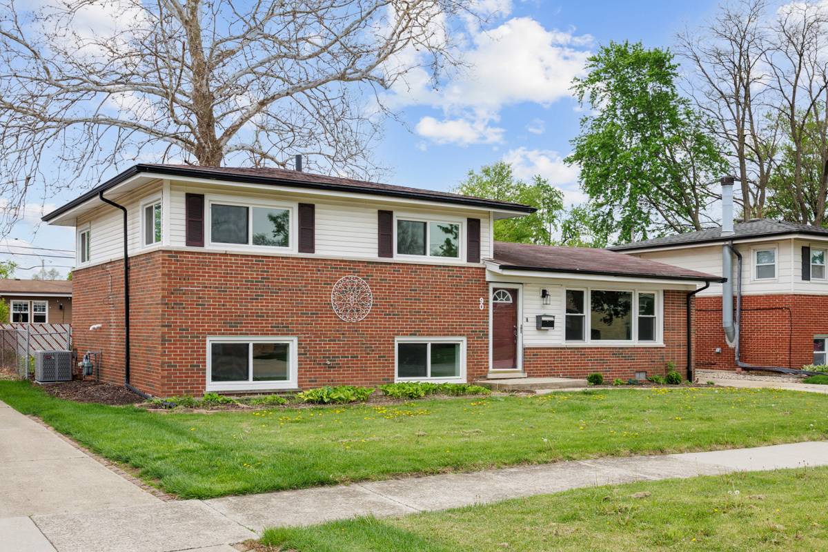 90 Peyton DR, Chicago Heights, IL 60411