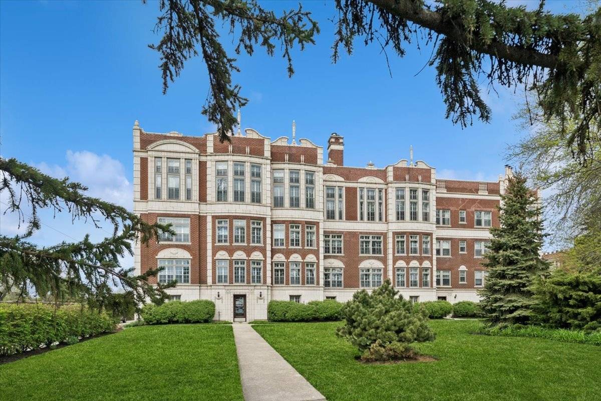 470 Sheridan RD #2, Evanston, IL 60202