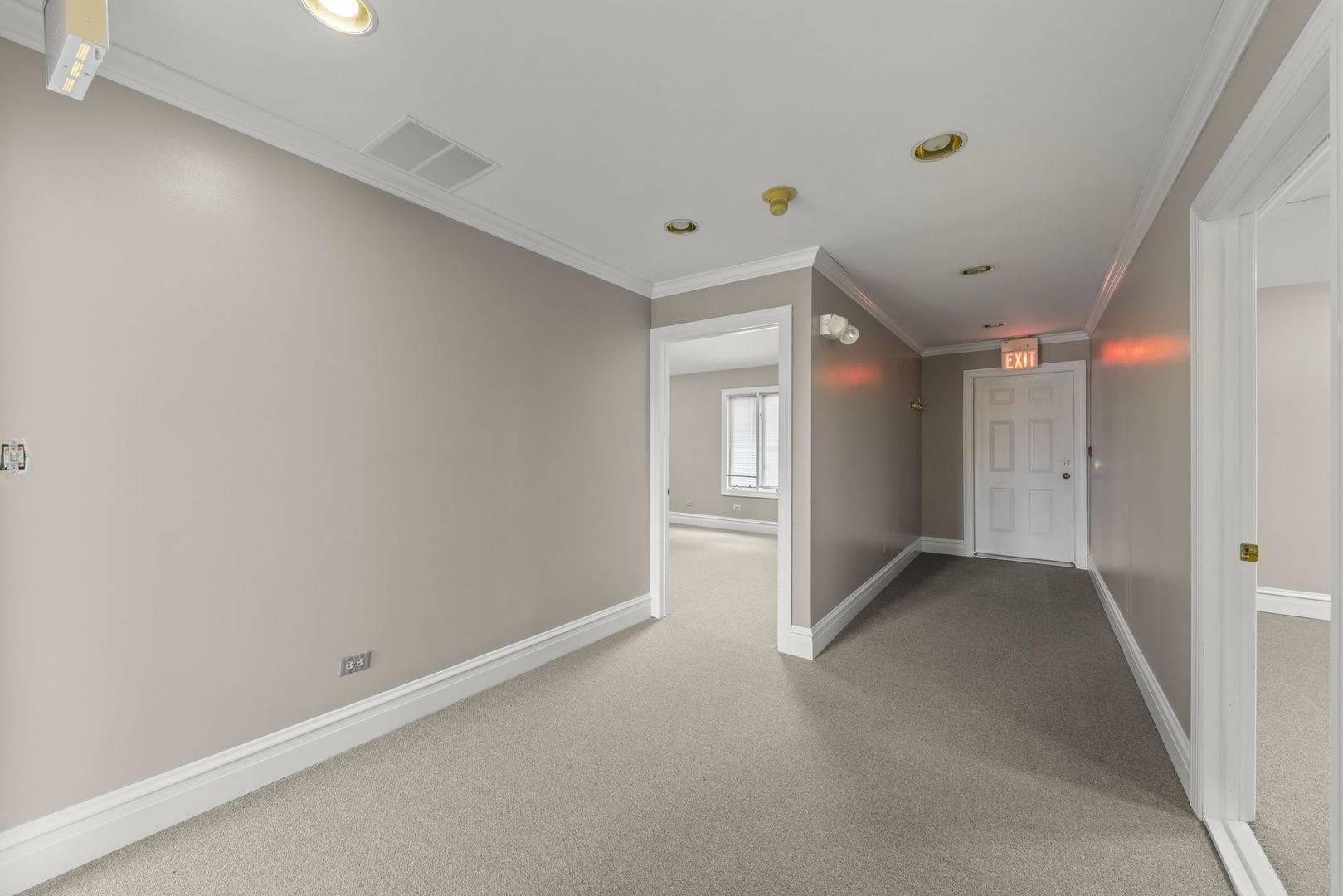 610 N Washington ST #2-1, Naperville, IL 60563