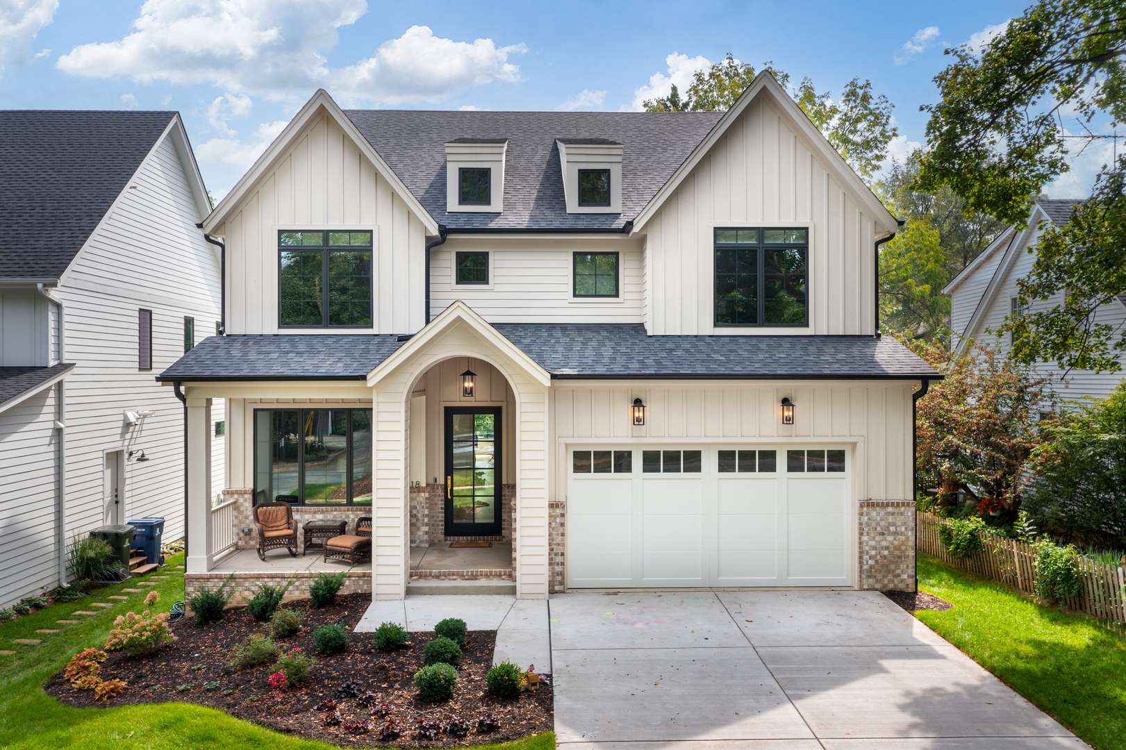 660 N Eagle ST, Naperville, IL 60563