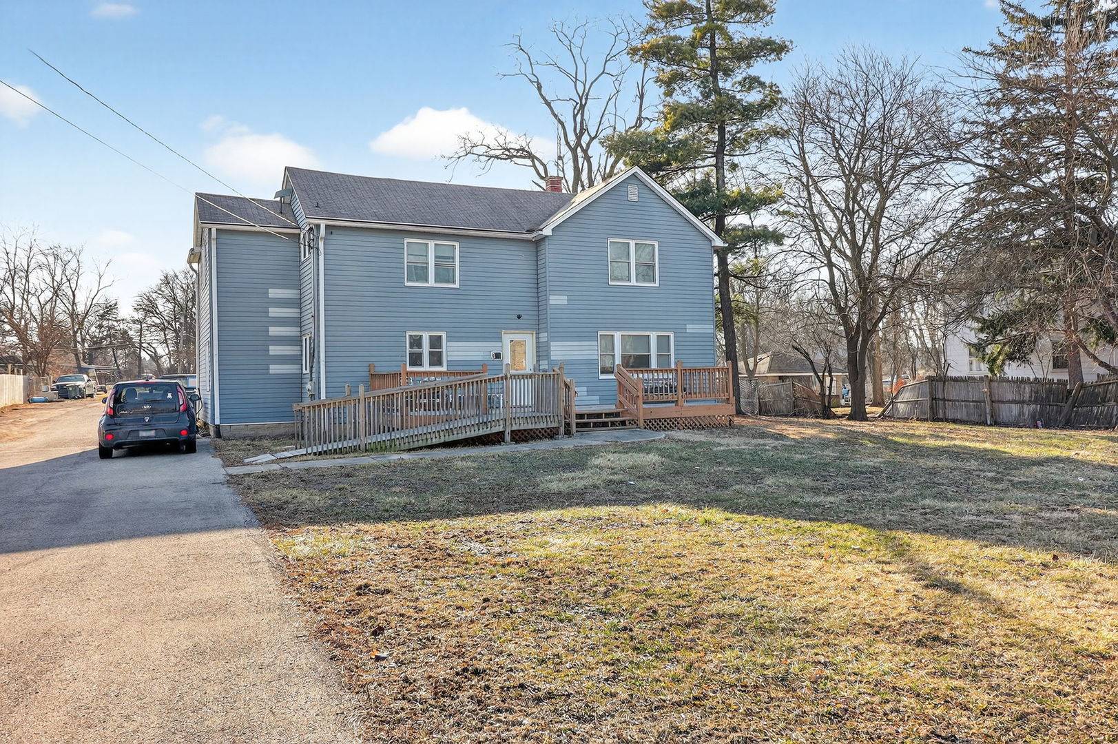 325 Oldfield RD, Downers Grove, IL 60516