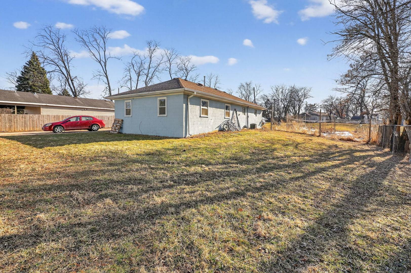 325 Oldfield RD, Downers Grove, IL 60516