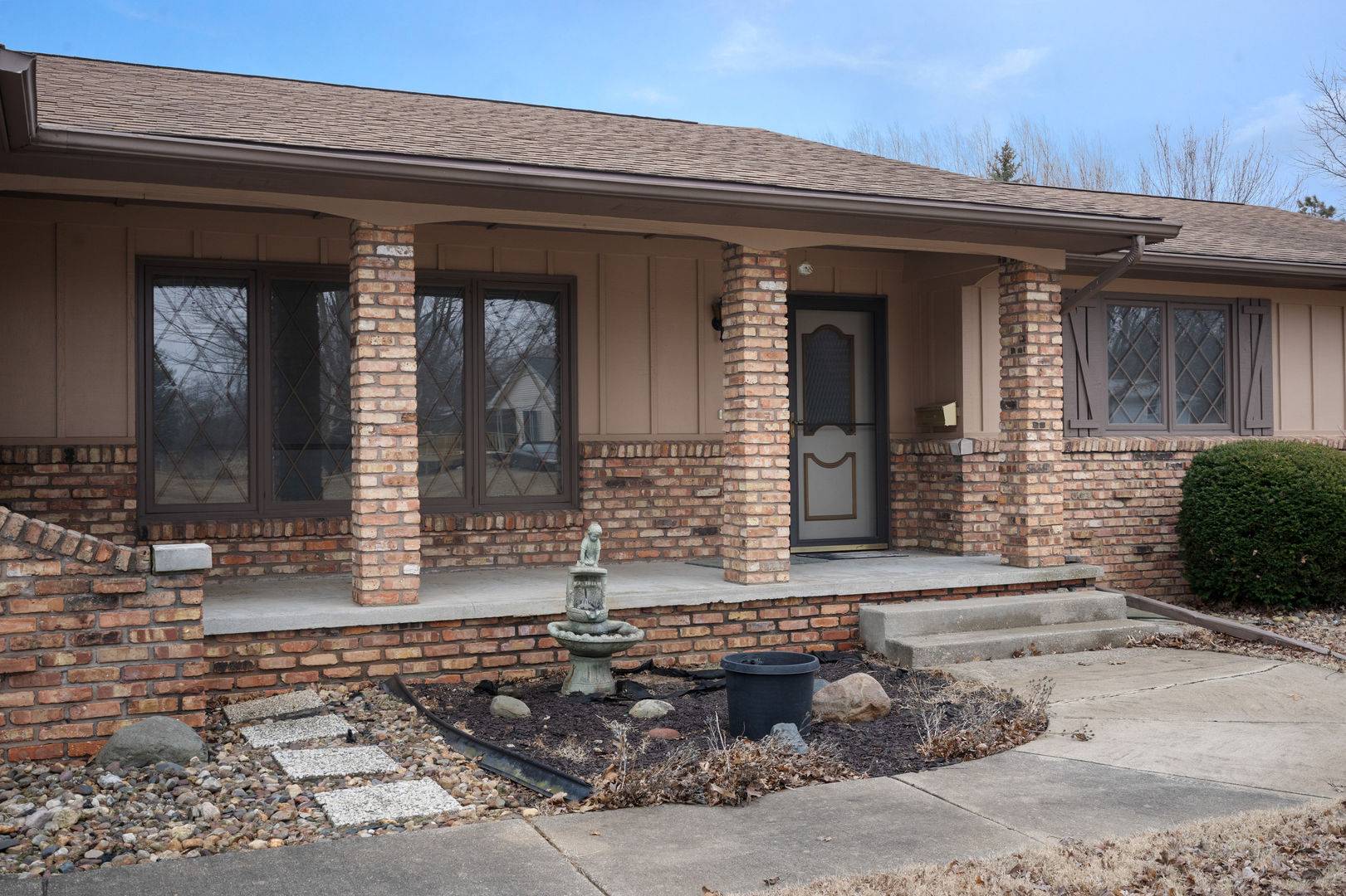 67 Crestview DR, Geneseo, IL 61254