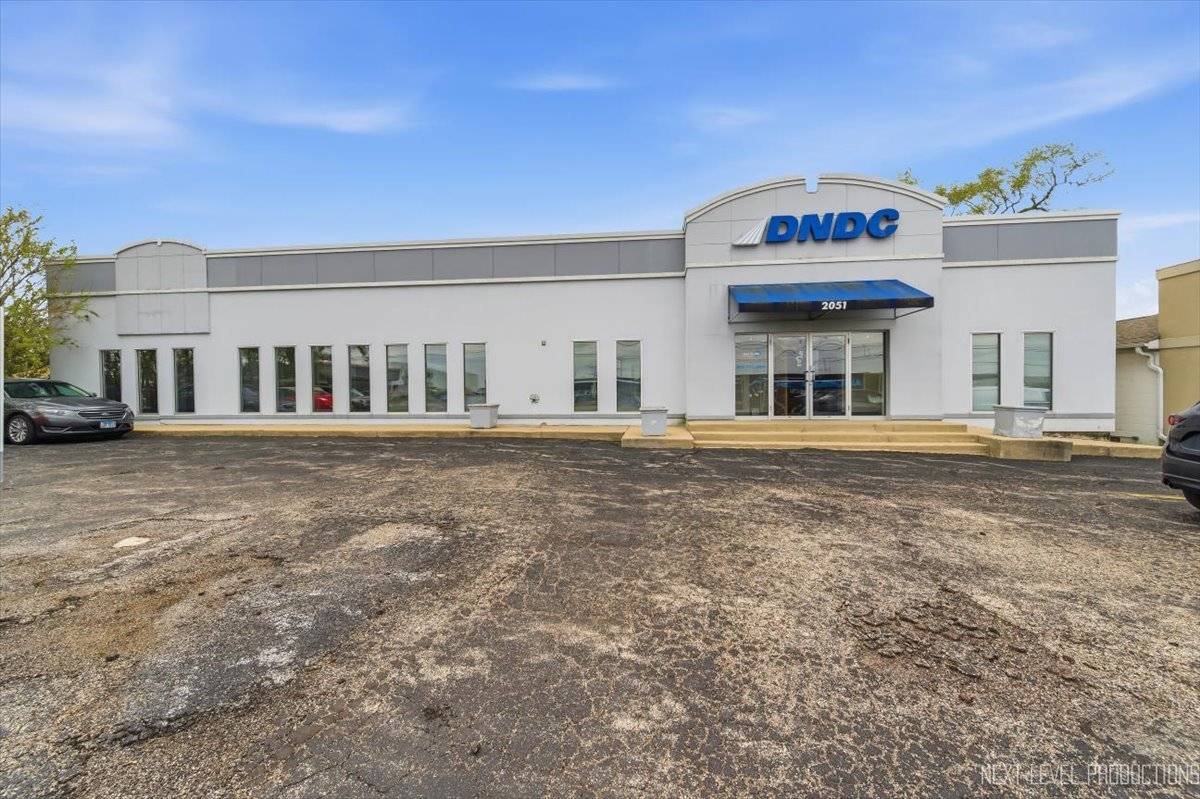 2051 Ogden AVE, Downers Grove, IL 60515
