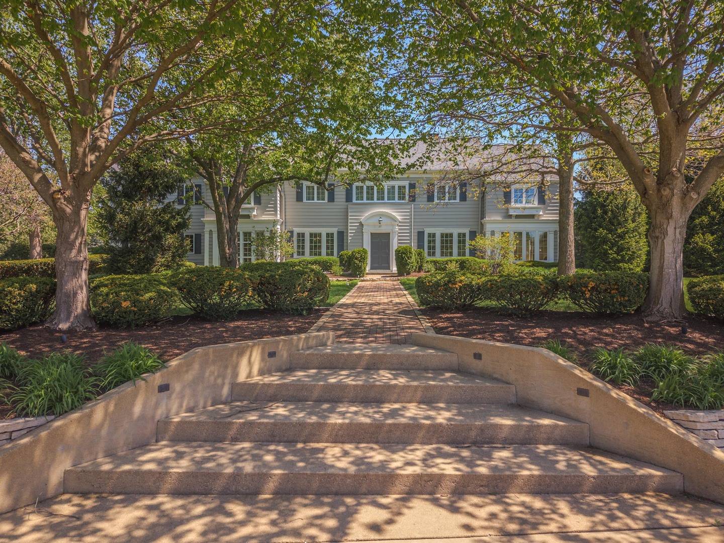 27 Country Club PL, Bloomington, IL 61701