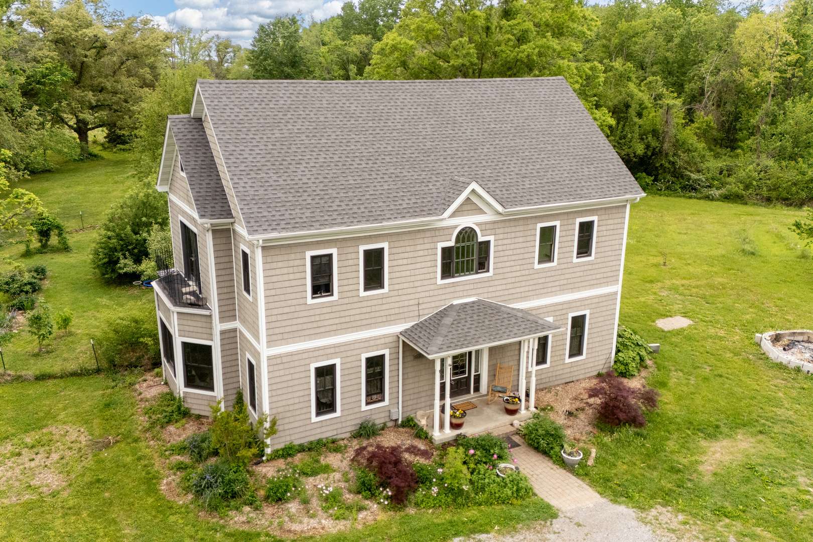 1215 Trolley RD, Eldorado, IL 62930