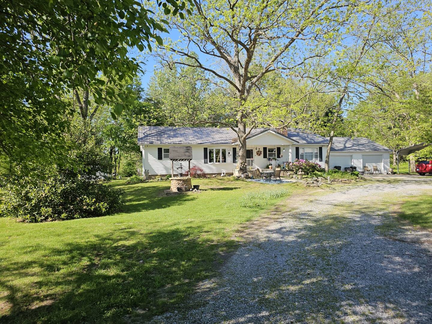 9758 E Richview RD, Mt Vernon, IL 62864
