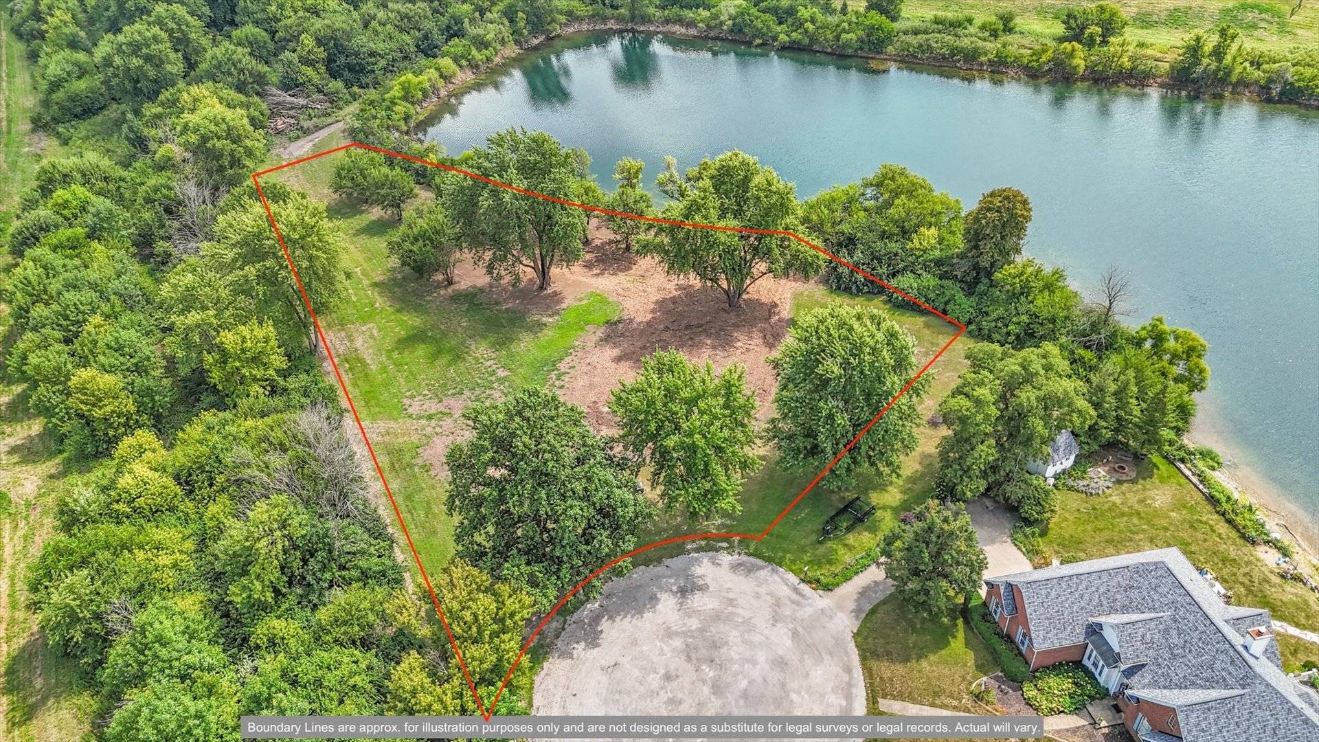 50 Moss Lake DR, Farmer City, IL 61842