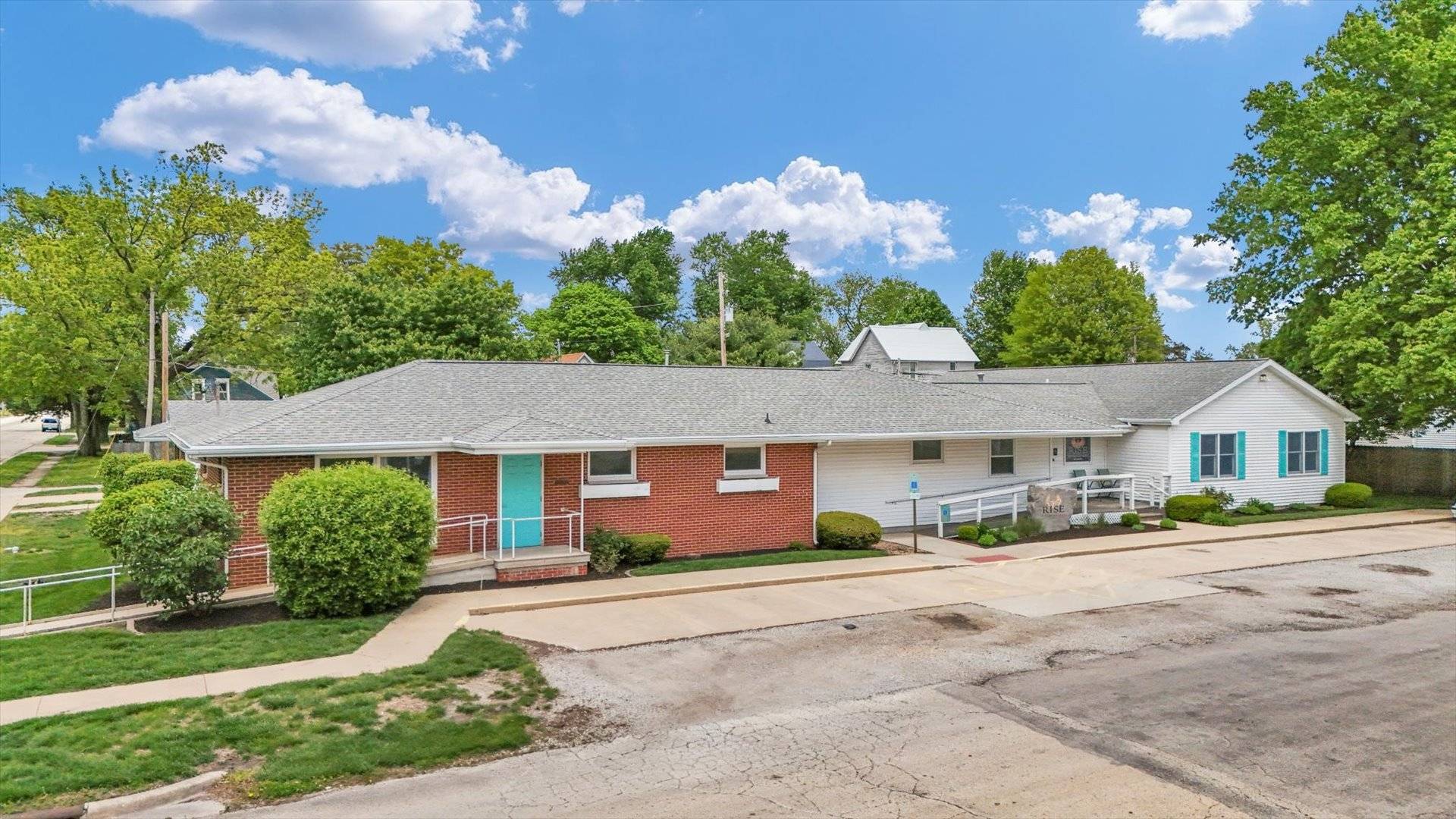 114 W Houghton ST, Tuscola, IL 61953