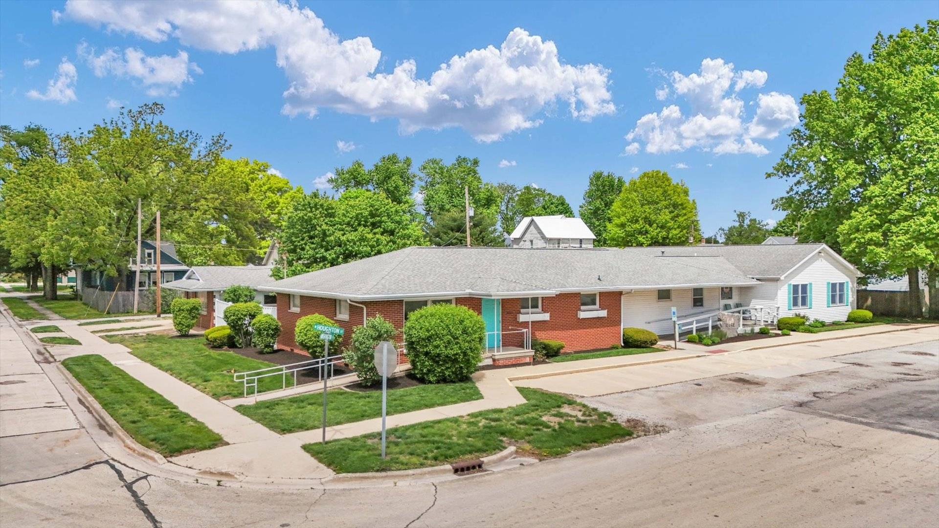 114 W Houghton ST, Tuscola, IL 61953