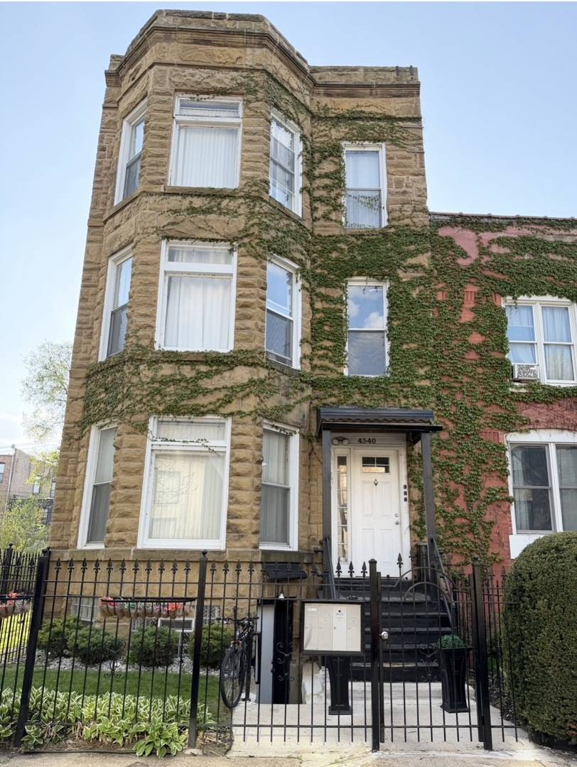 4340 S Berkeley AVE #3, Chicago, IL 60653