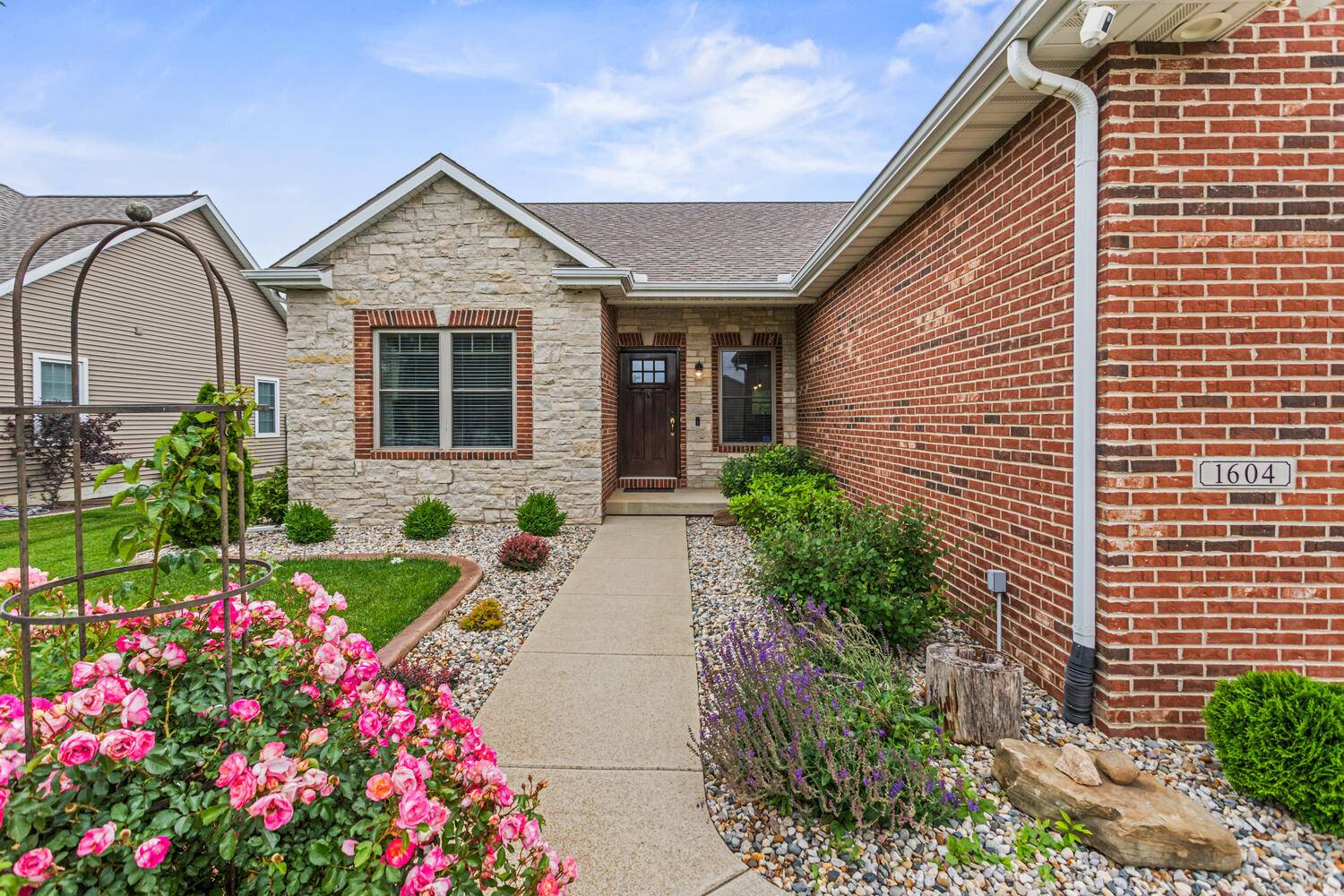 1604 Kassen AVE, Mahomet, IL 61853