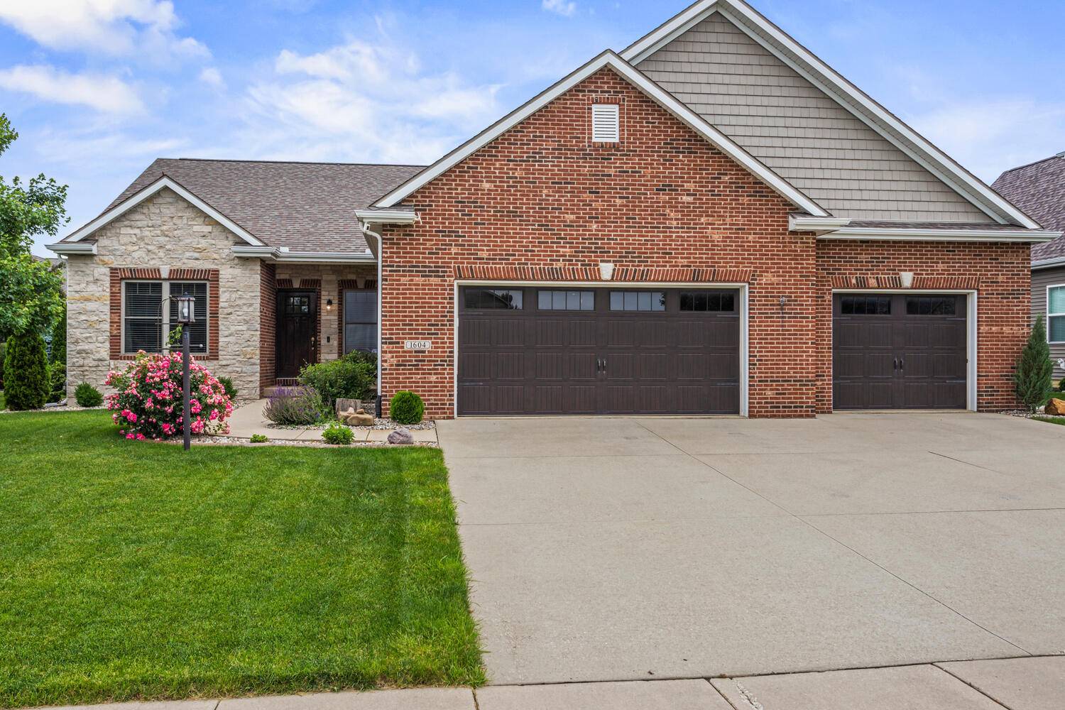 1604 Kassen AVE, Mahomet, IL 61853