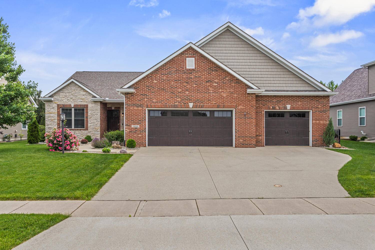 1604 Kassen AVE, Mahomet, IL 61853