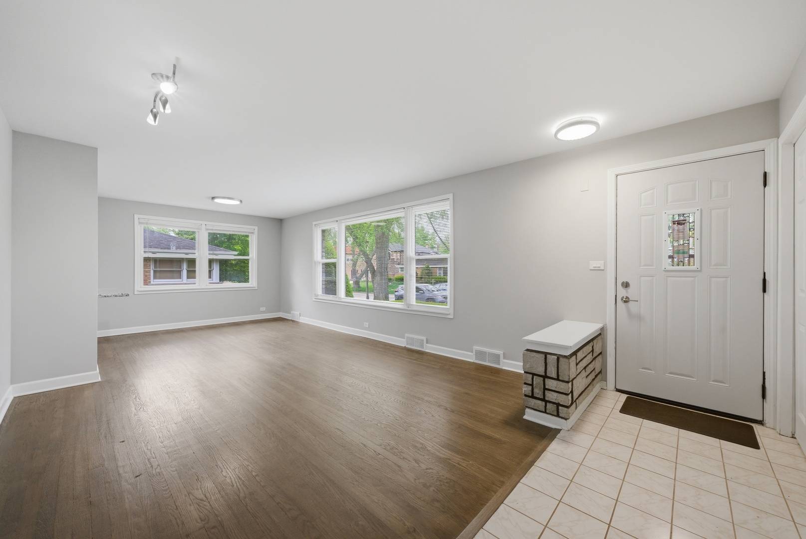 9527 Lowell AVE, Skokie, IL 60076