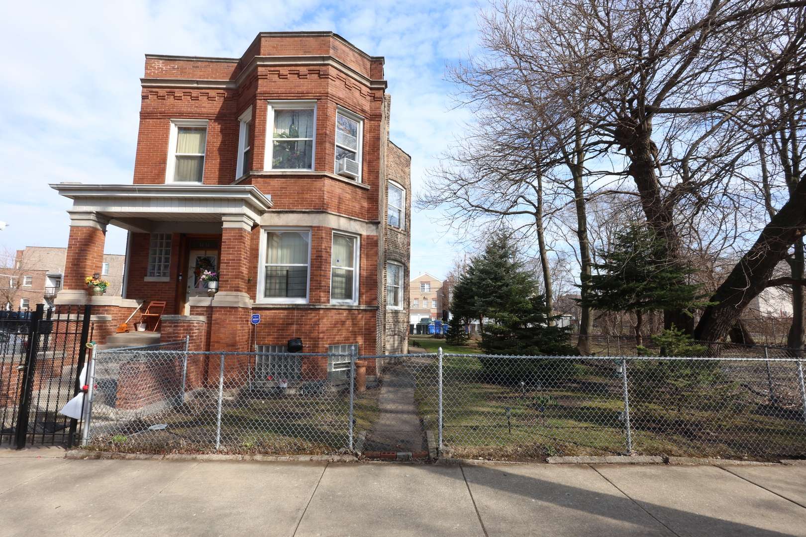 1418 E 69th PL, Chicago, IL 60637