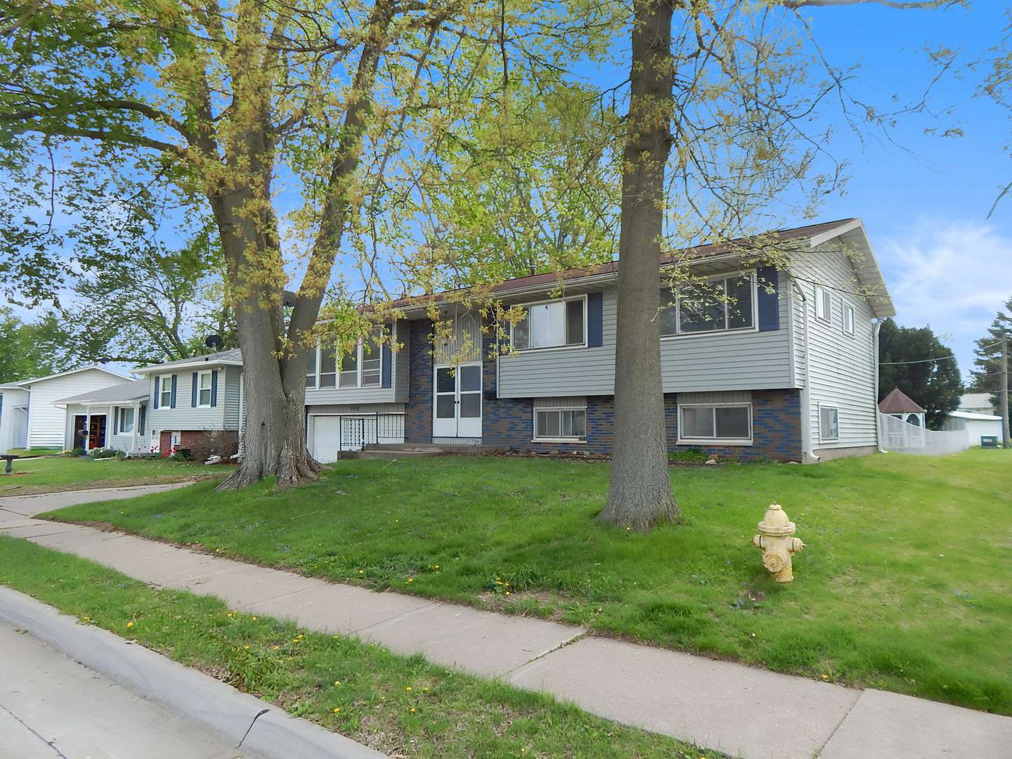 1118 N 13TH ST, Clinton, IA 52732