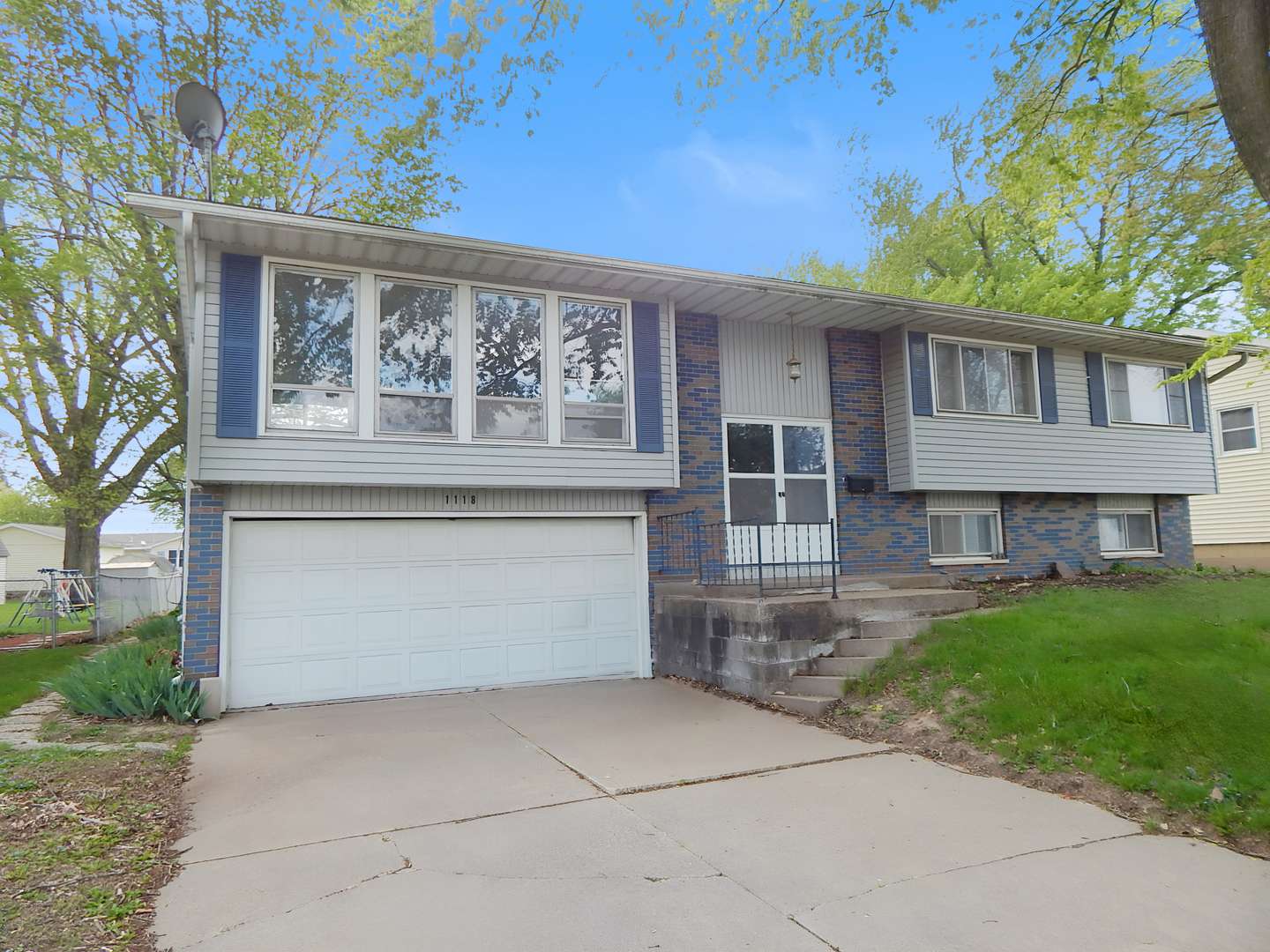 1118 N 13TH ST, Clinton, IA 52732