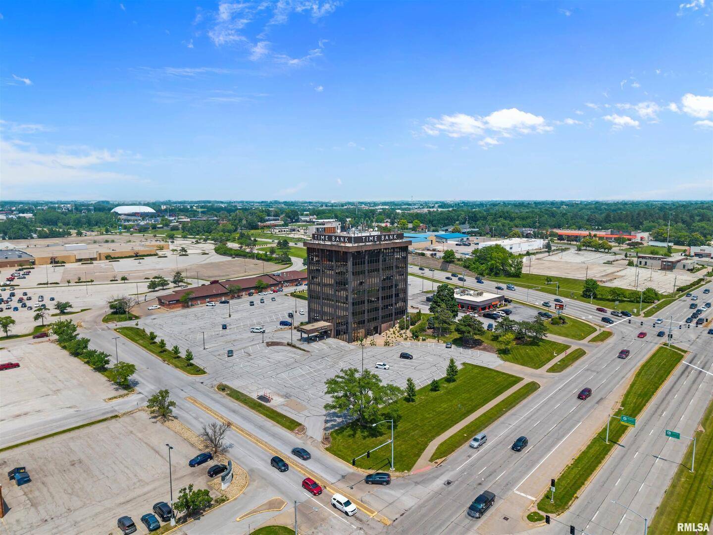 100 E KIMBERLY RD #201, Davenport, IA 52806