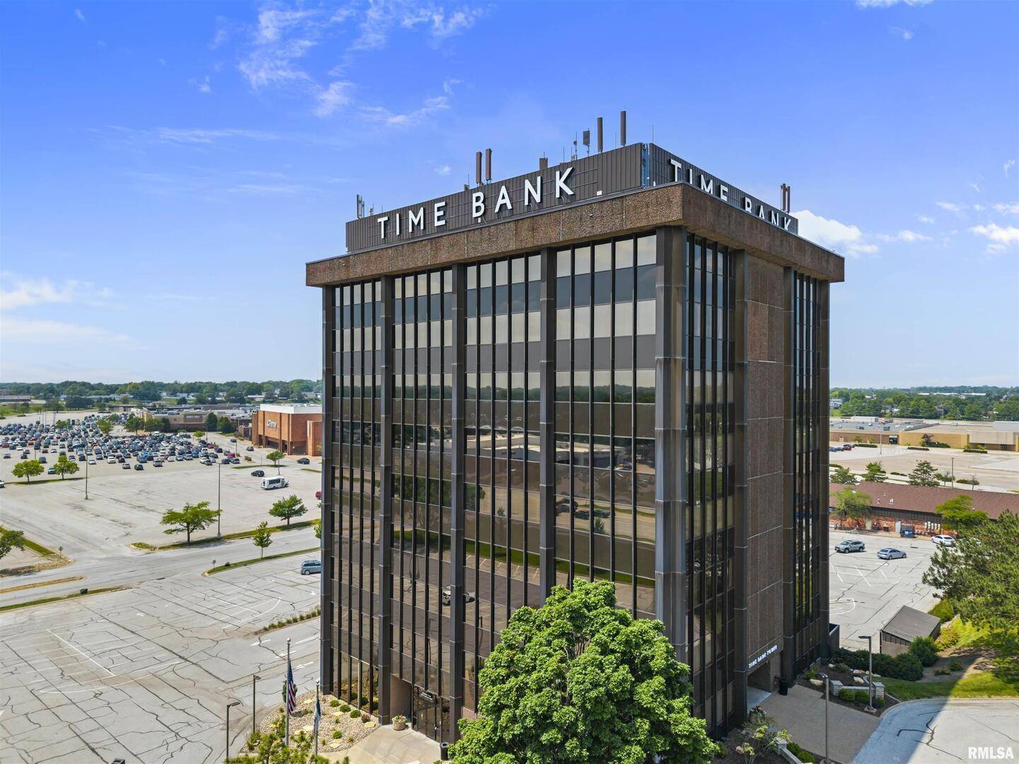 100 E KIMBERLY RD #700, Davenport, IA 52806