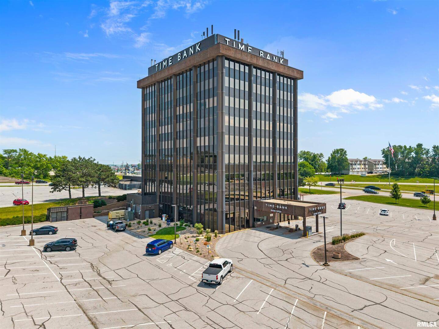 100 E KIMBERLY RD #700, Davenport, IA 52806