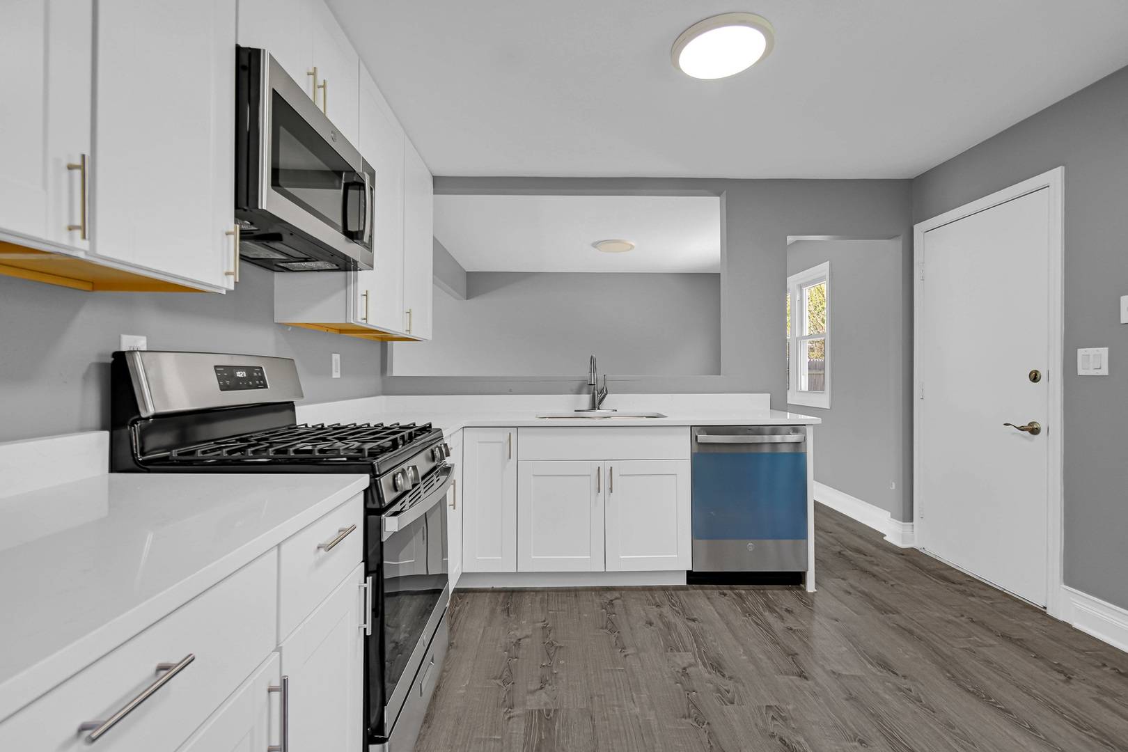 28W502 LEVERENZ RD, Naperville, IL 60564