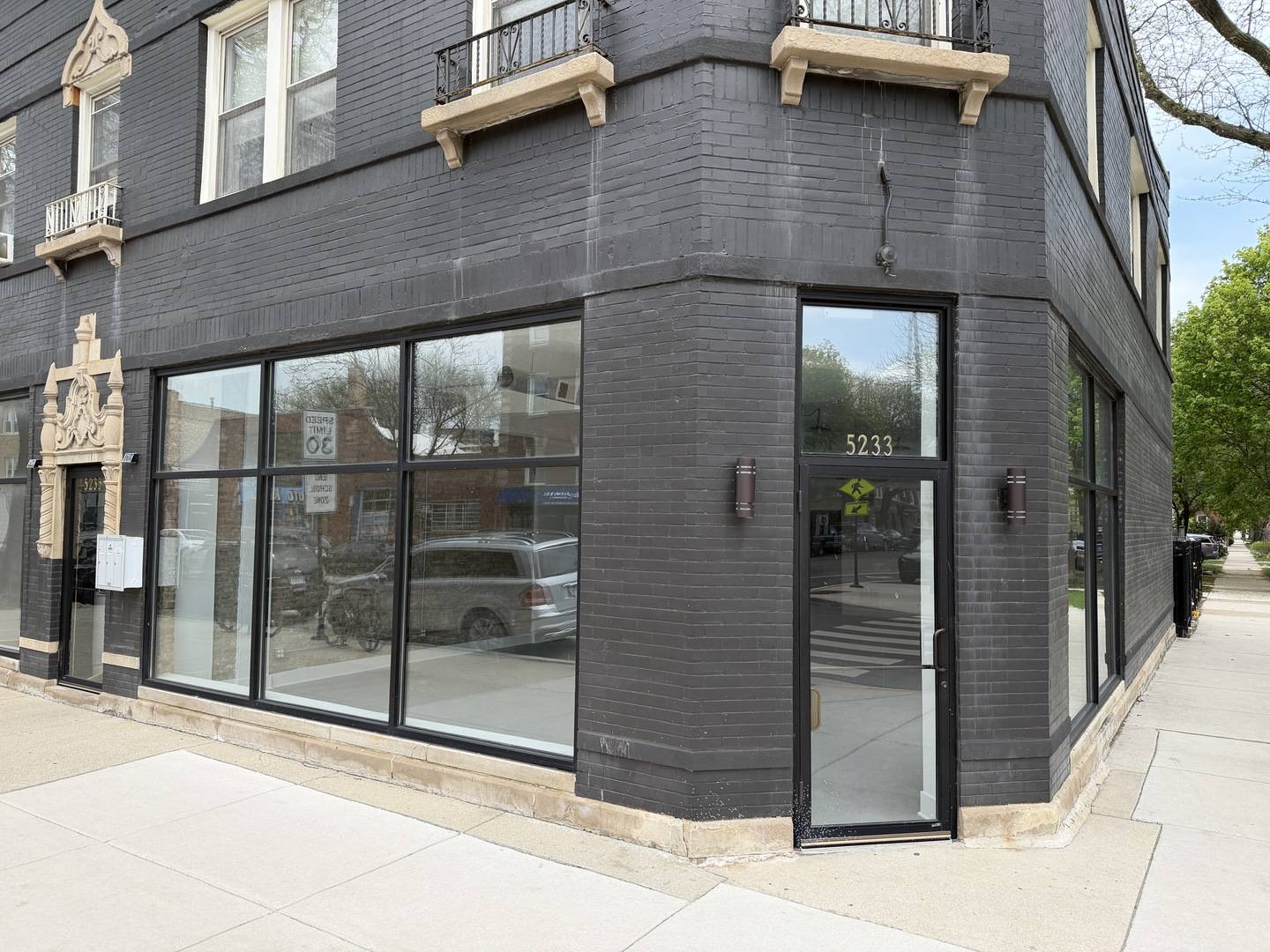 5233 N Damen AVE, Chicago, IL 60625