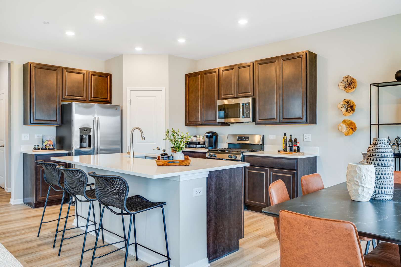 311 Red Oak CIR, Volo, IL 60020