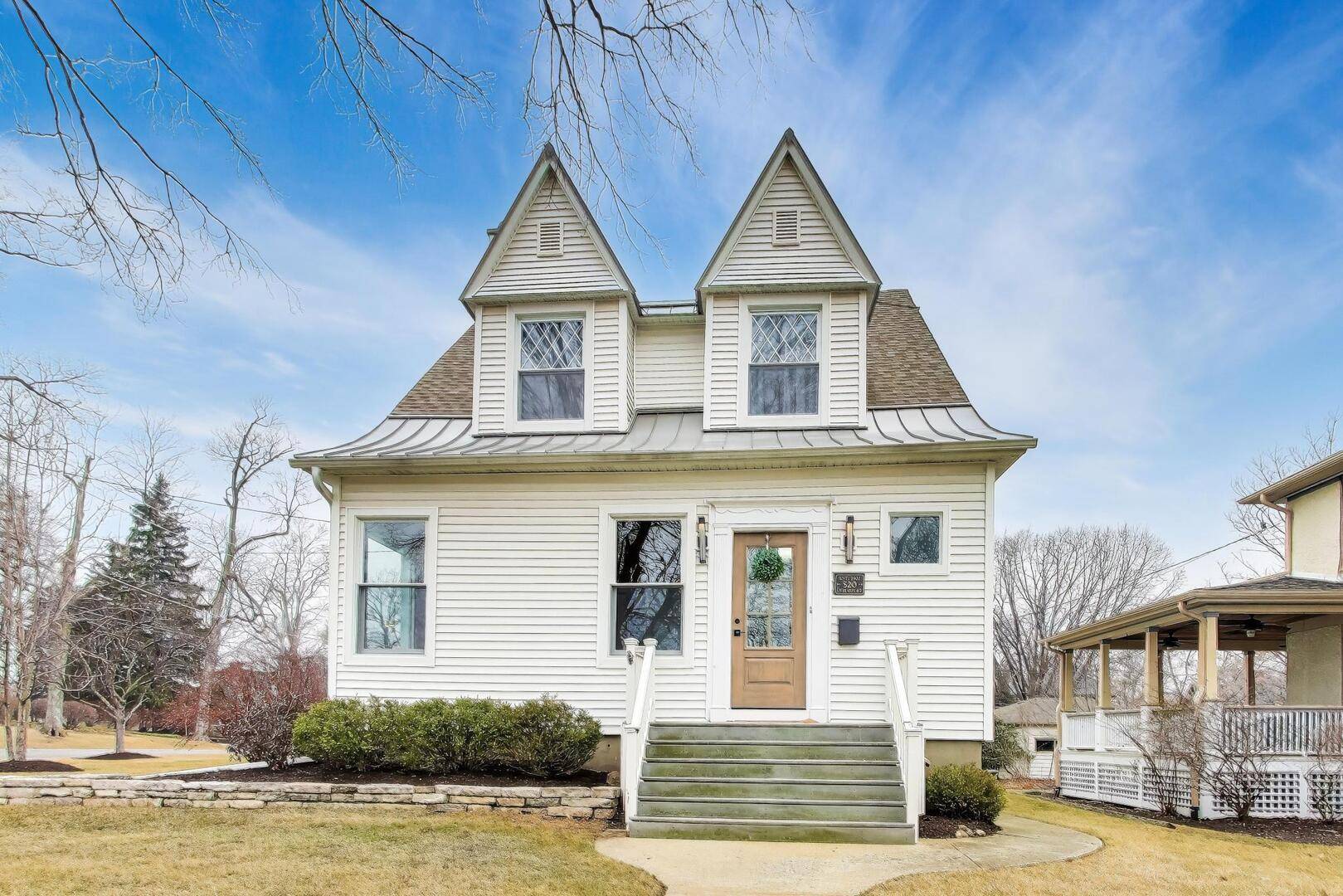 520 S Wheaton AVE, Wheaton, IL 60187
