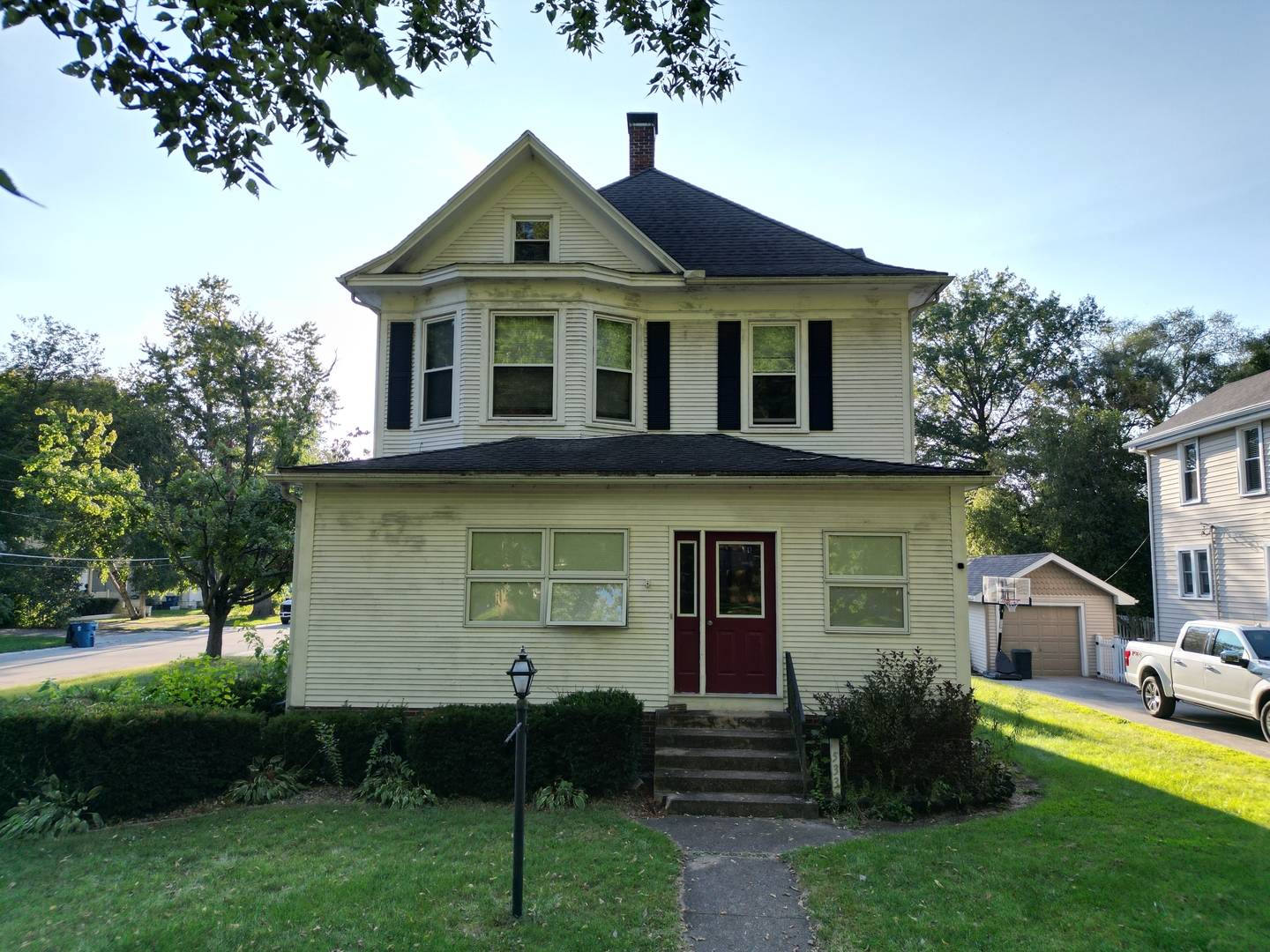 533 S 4th ST, Watseka, IL 60970