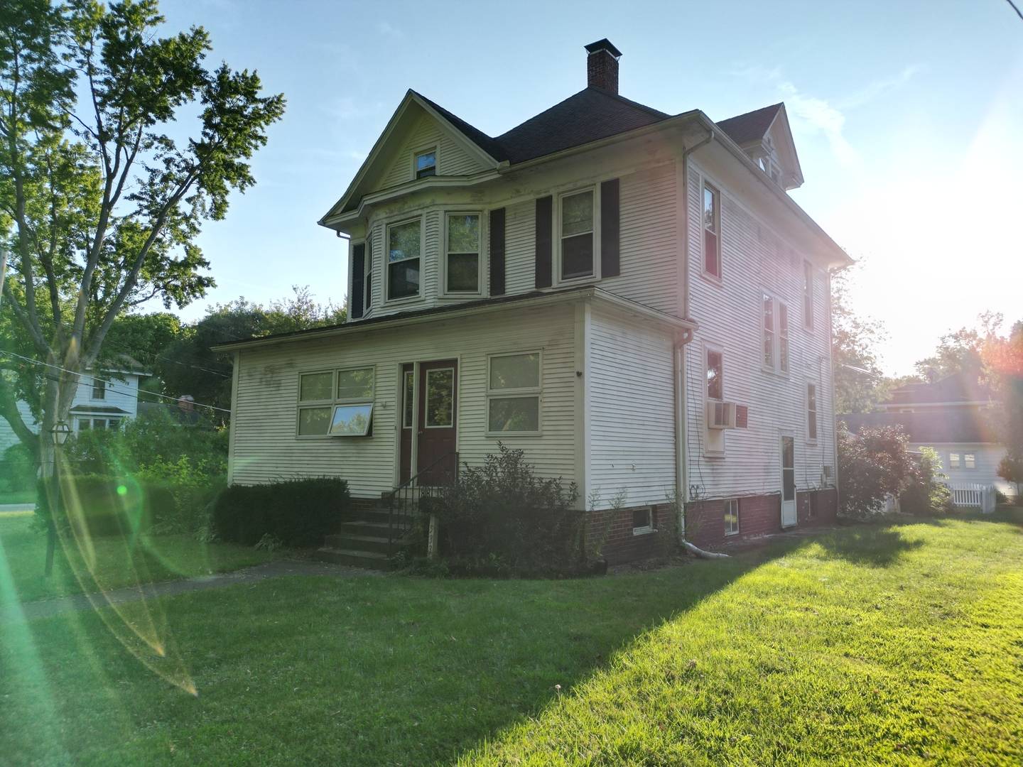 533 S 4th ST, Watseka, IL 60970