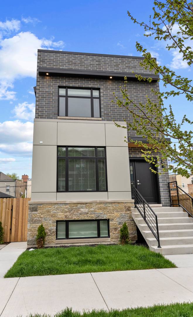 3231 S Shields AVE, Chicago, IL 60616