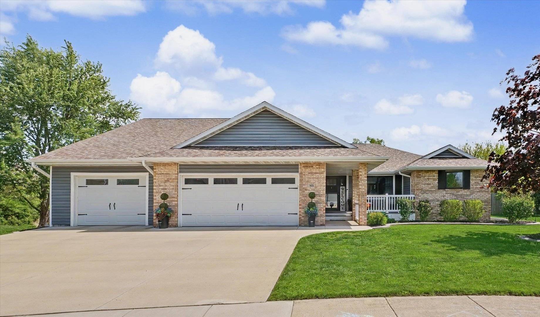 808 Cedar Ridge CT, Mahomet, IL 61853