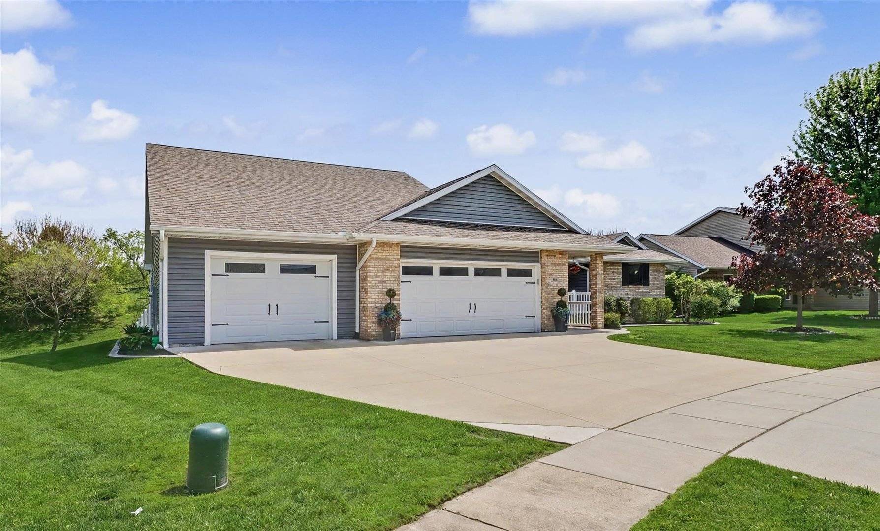 808 Cedar Ridge CT, Mahomet, IL 61853