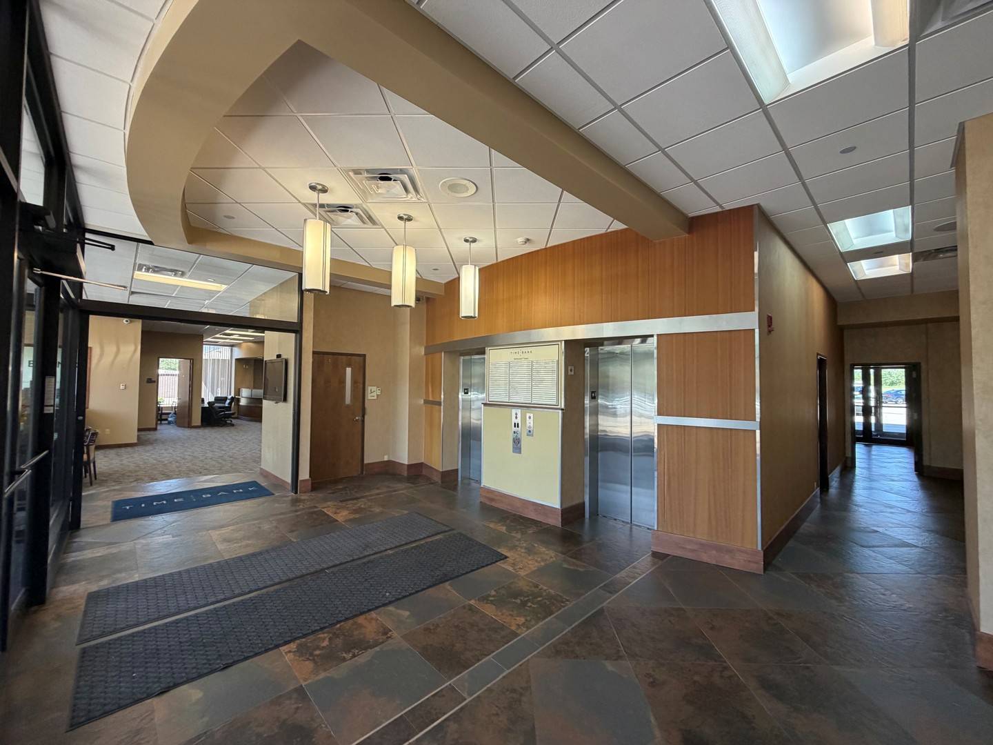 2550 MIDDLE RD #506, Bettendorf, IA 52722