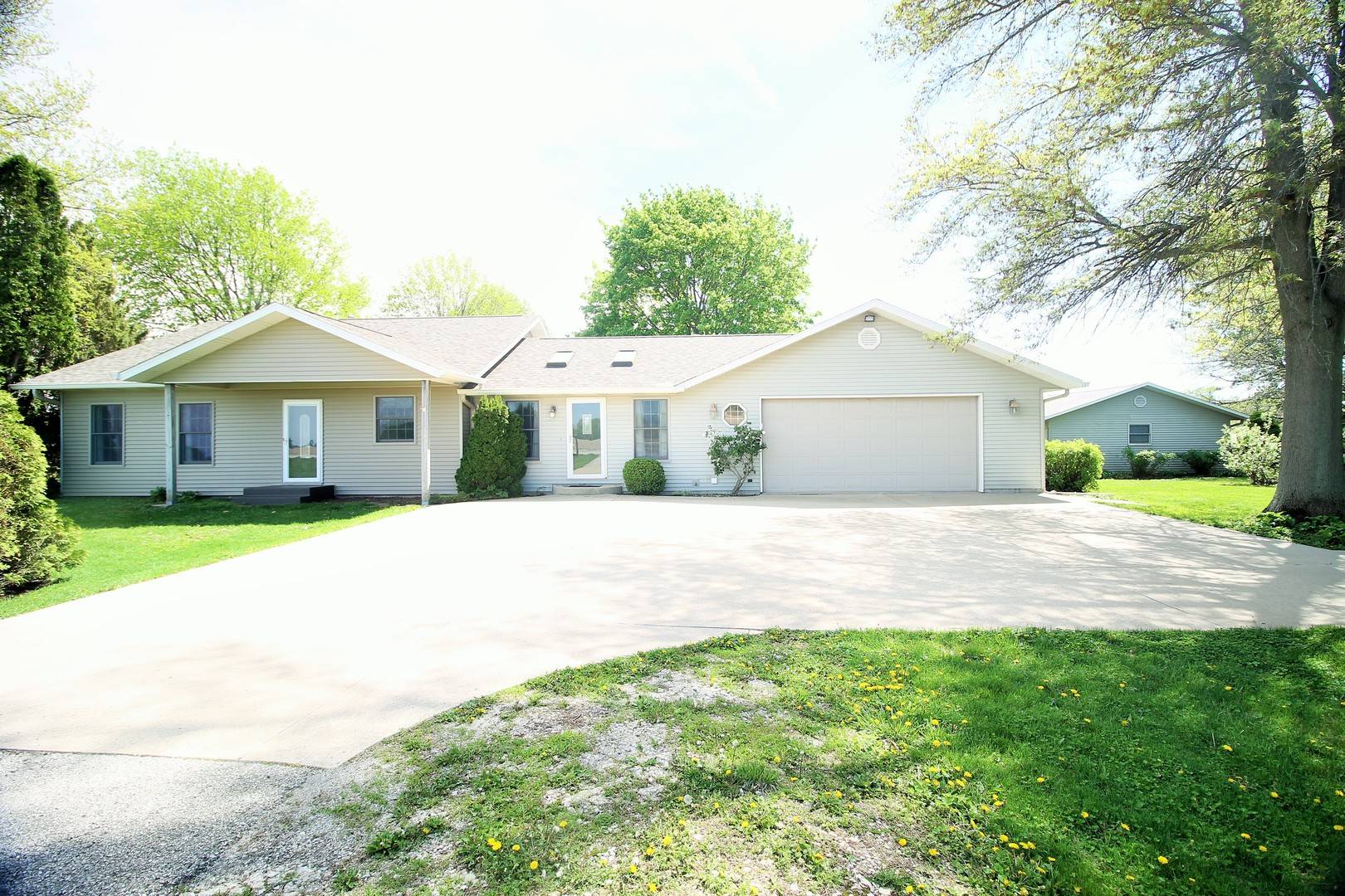 10093 Wolf RD, Geneseo, IL 61254