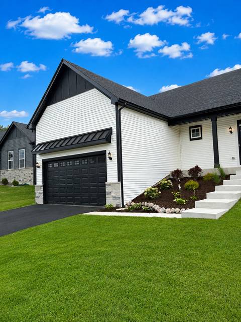 852 Timber Oak LN, Yorkville, IL 60560