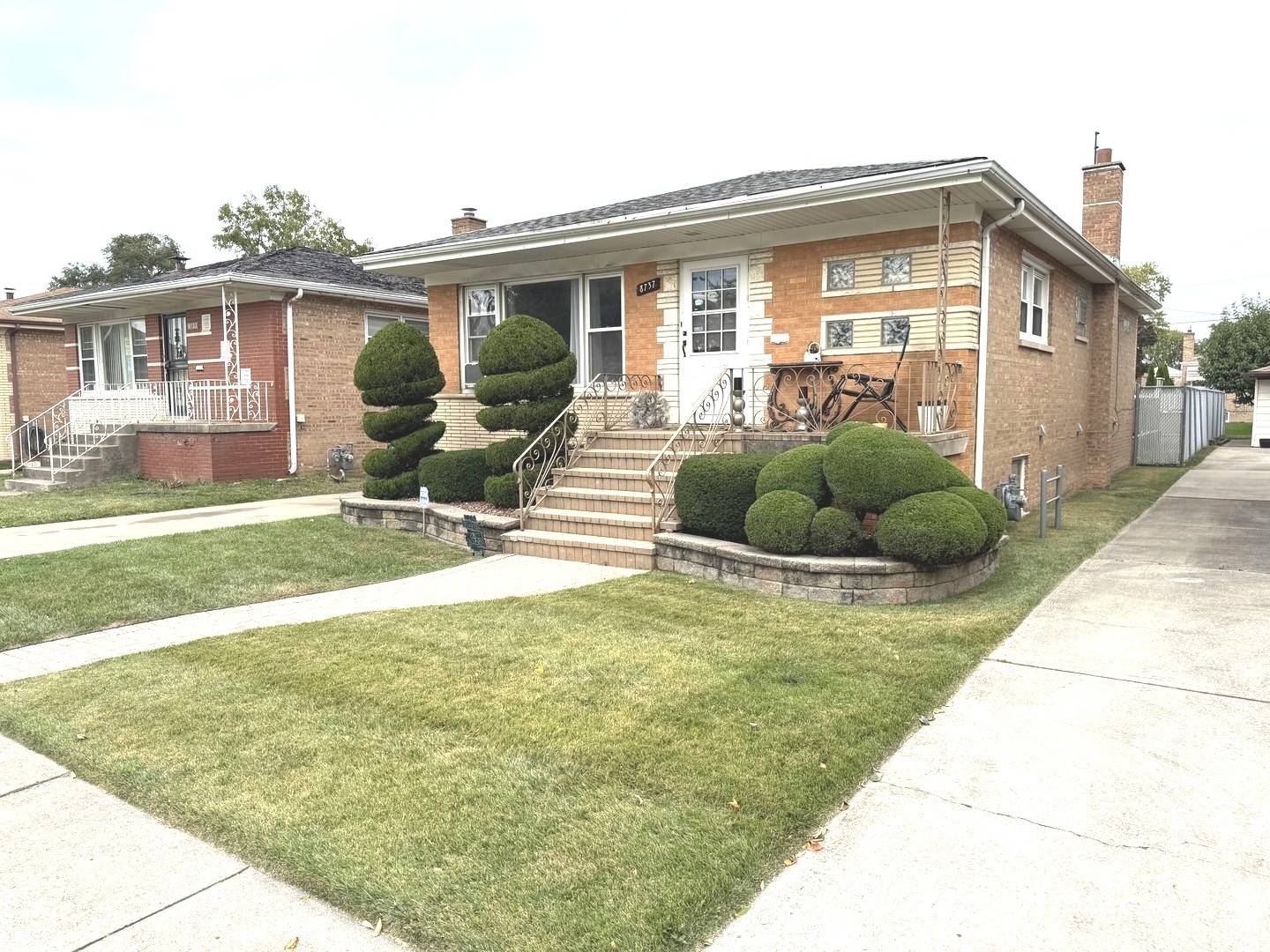 8737 S Richmond AVE, Evergreen Park, IL 60805