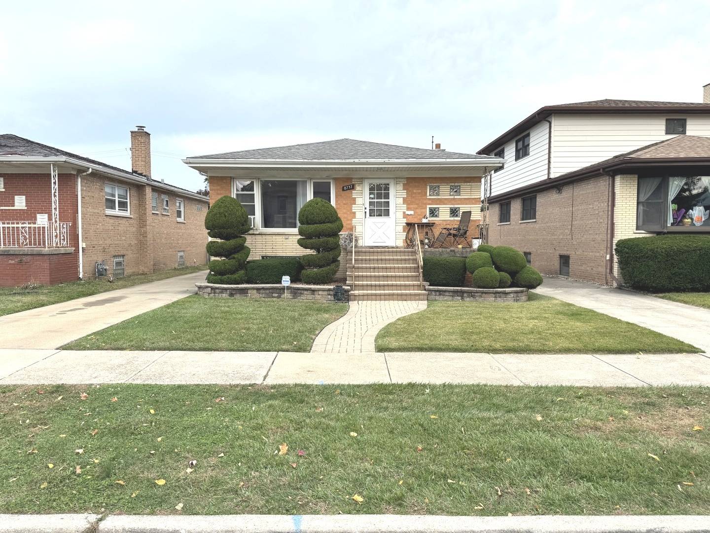 8737 S Richmond AVE, Evergreen Park, IL 60805