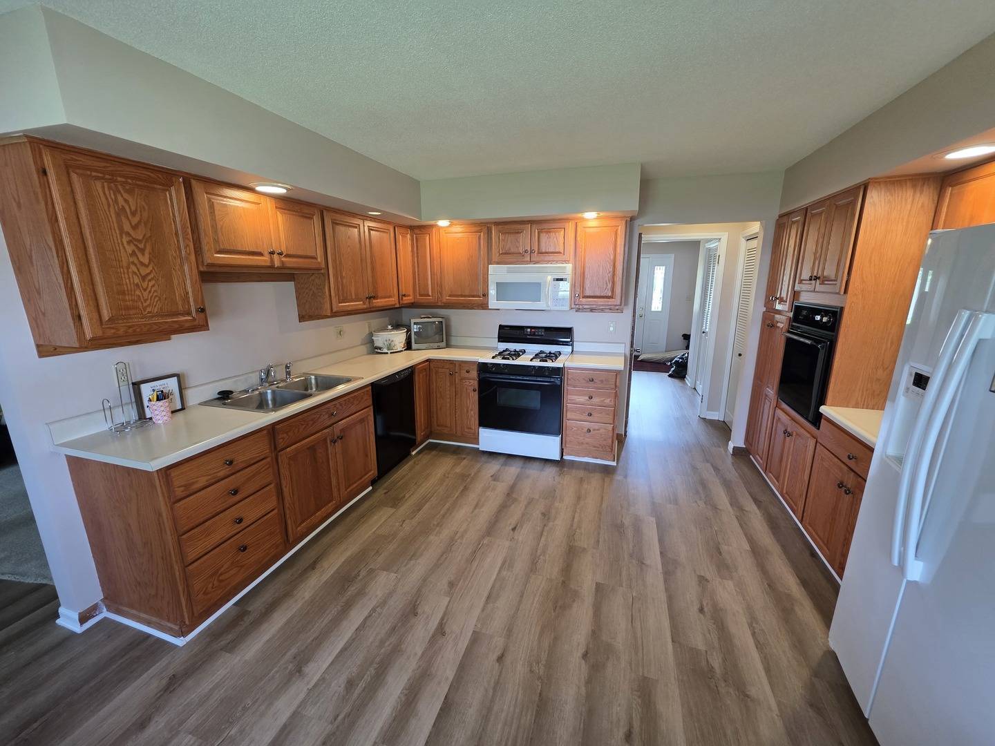 1706 16th AVE, Sterling, IL 61081