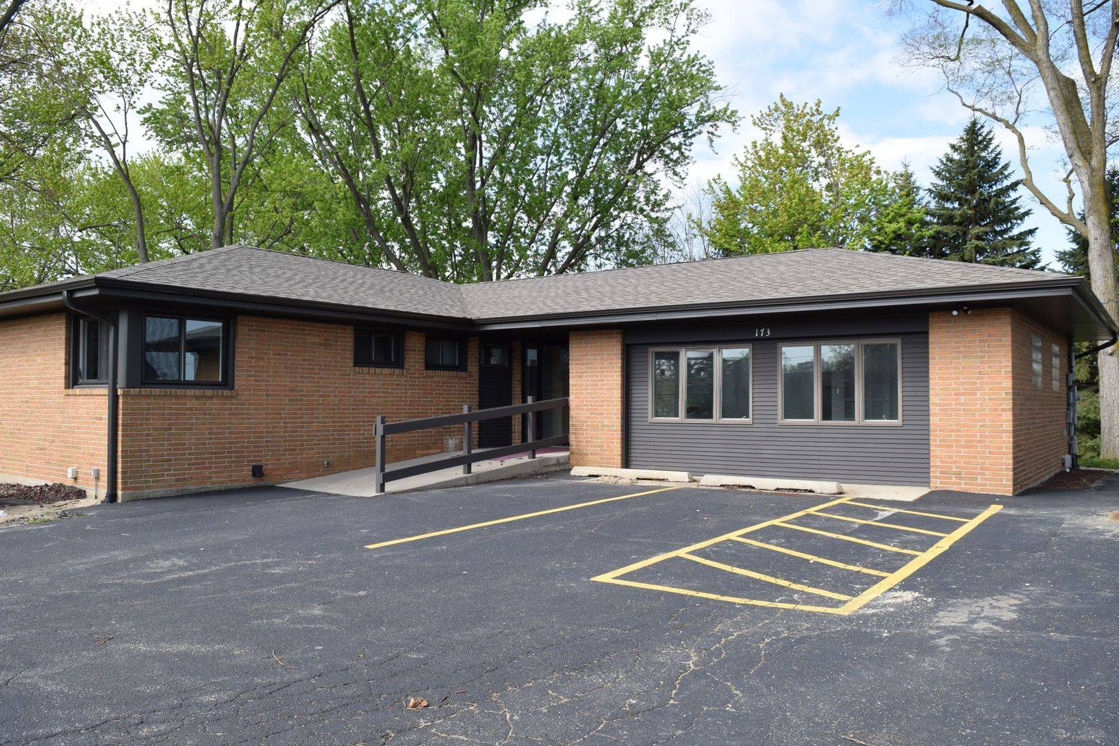 173 Thomas CT, Wauconda, IL 60084