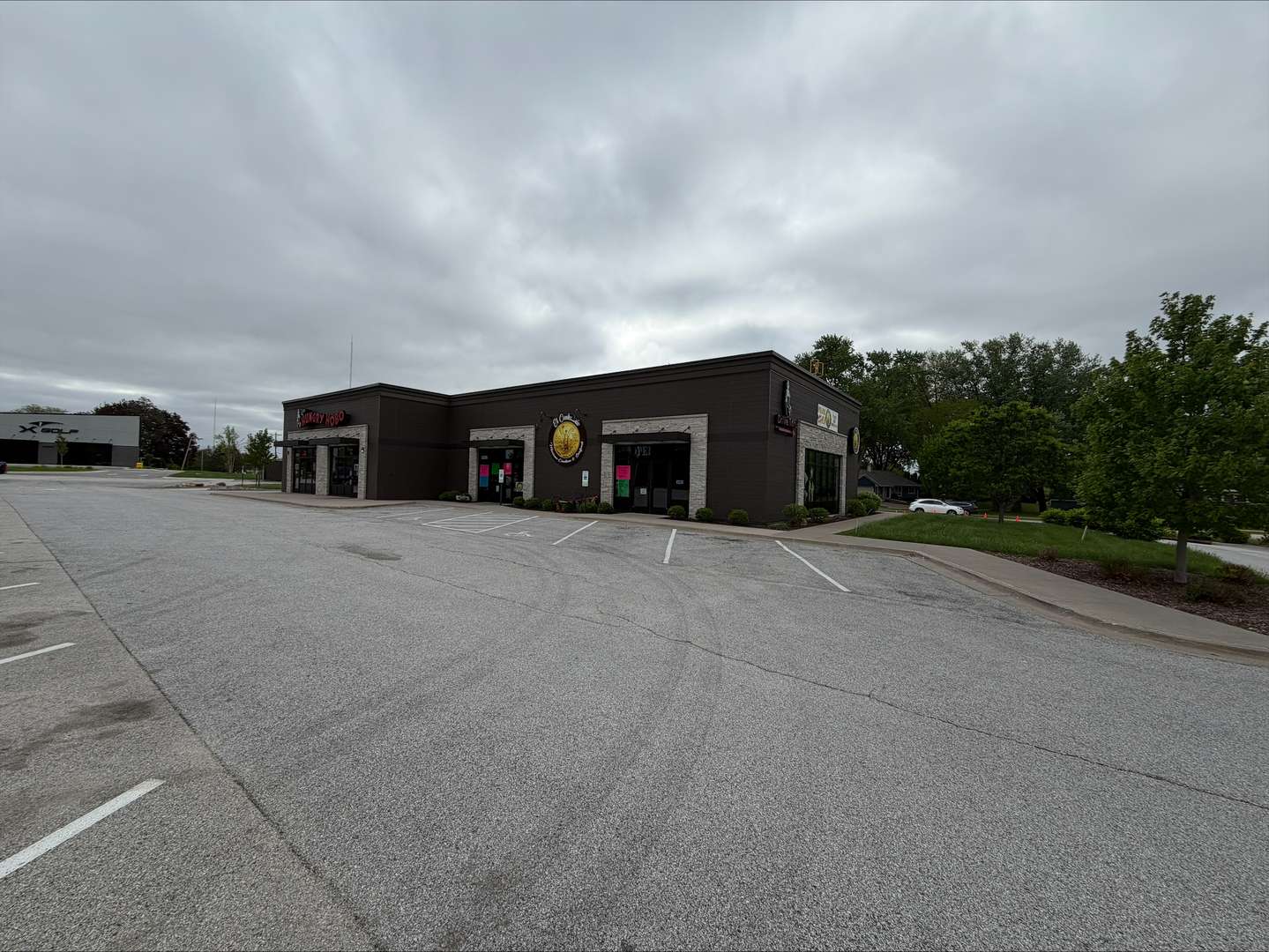 2516 Middle RD, Bettendorf, IA 52722