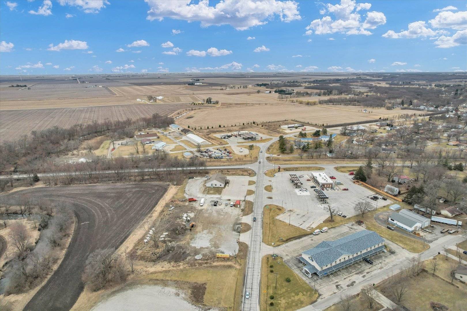 940 Clinton AVE, Farmer City, IL 61842